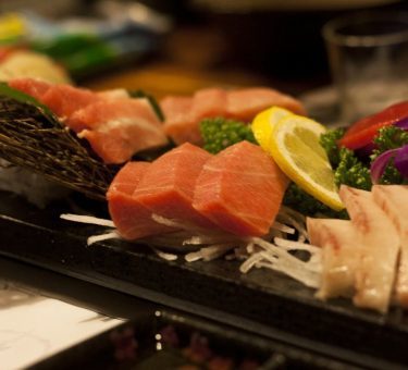 sushi-263258_1920-1024x682-375x340